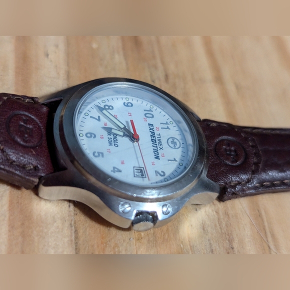 (930)Vintage Womens Timex Expedition Indiglo Military Style Watch, Date, WR 50M - Picture 10 of 12